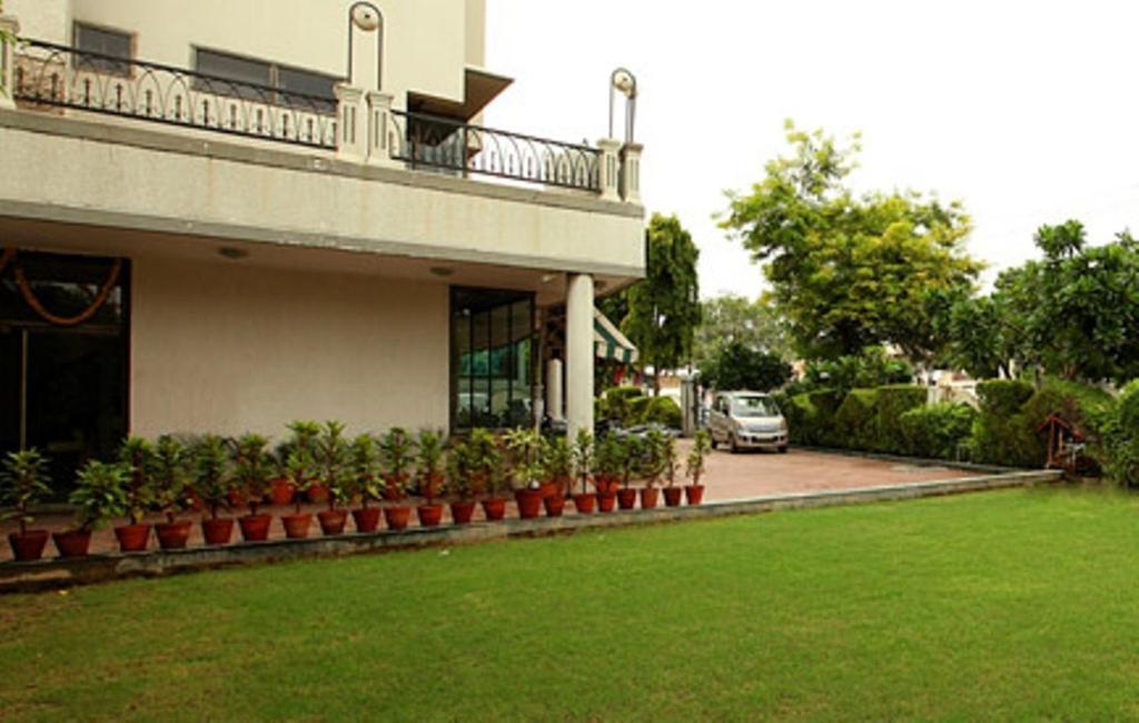 Brijwasi Royal Hotel Mathura Kültér fotó