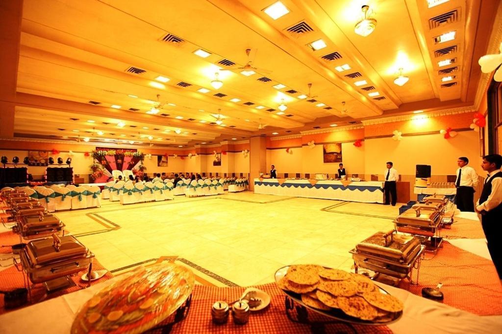 Brijwasi Royal Hotel Mathura Kültér fotó